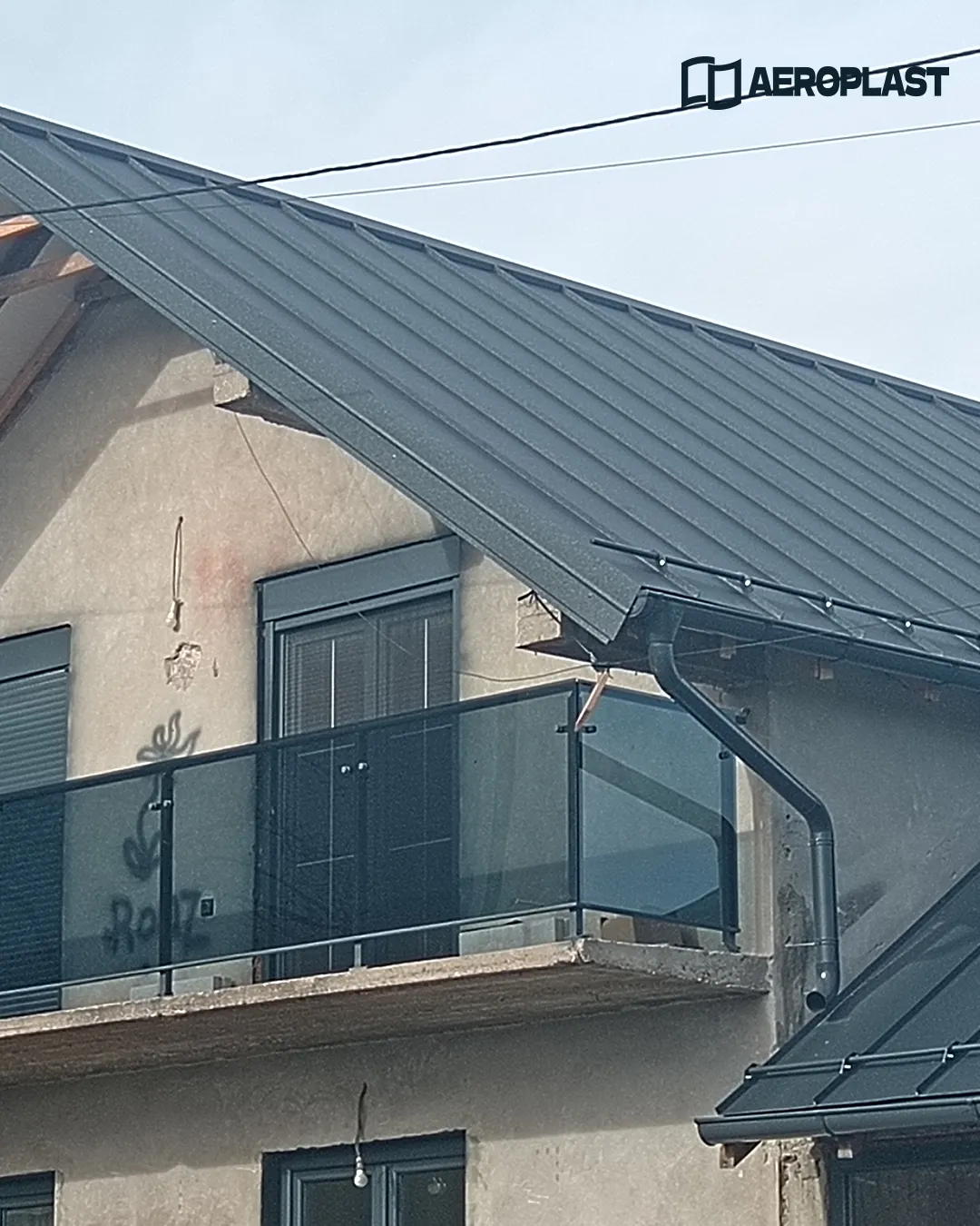 Metalno stepenište i nadstrešnica